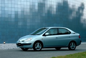 Toyota Prius -1997- pierwszy seryjnie produkowany pojazd z napędem hybrydowym
